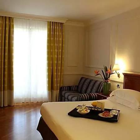 מלון Savoy & - Preferred &